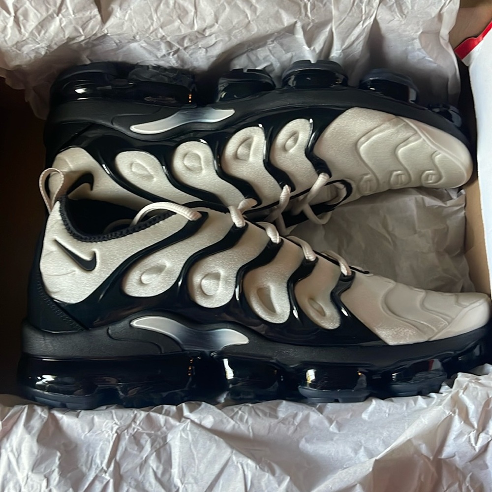 Air vapor max plus.  LT OREWOOD BRN/BLACK